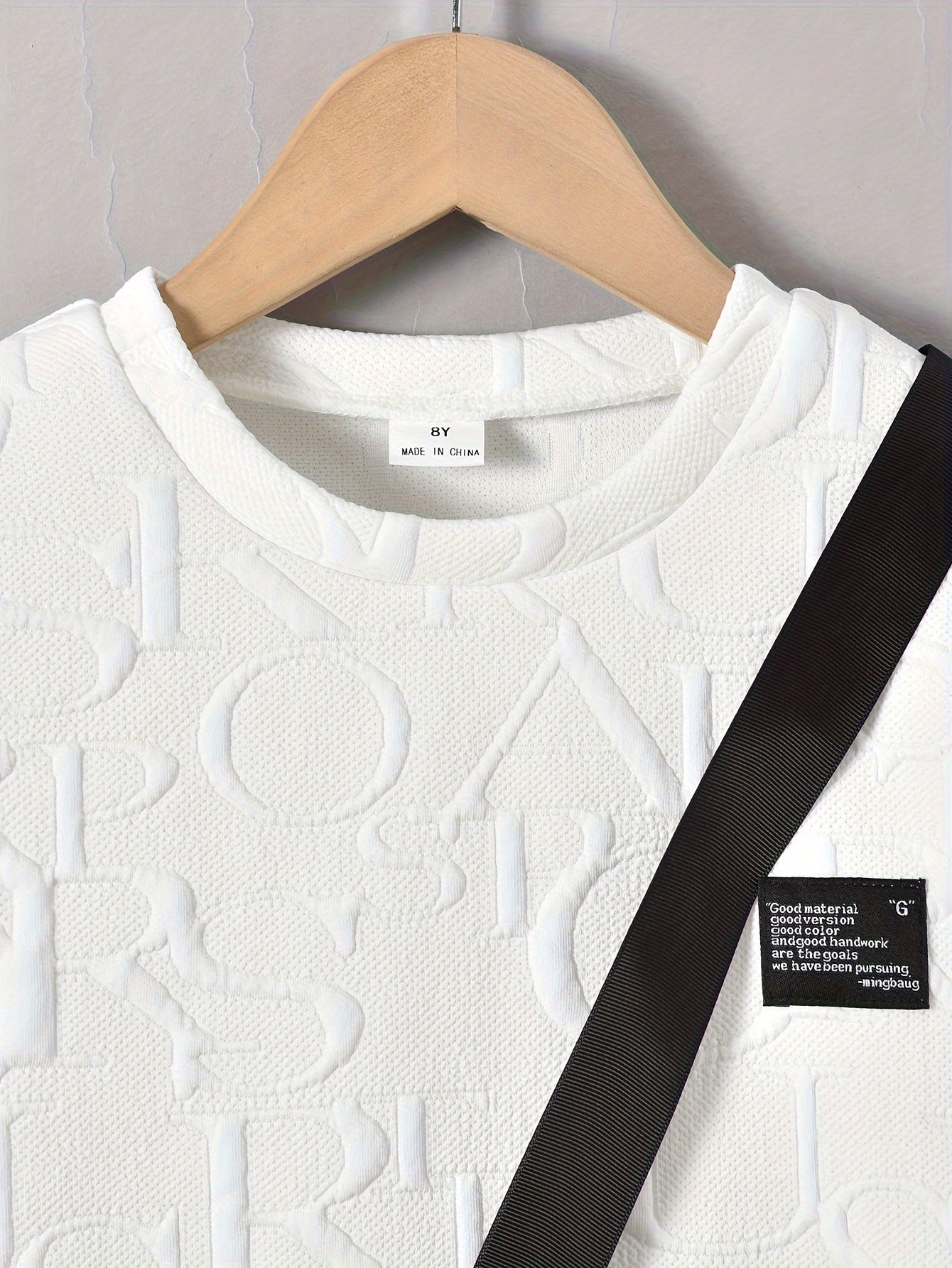 Conjunto de camiseta y pantalones cortos de verano con jacquard del alfabeto para niño