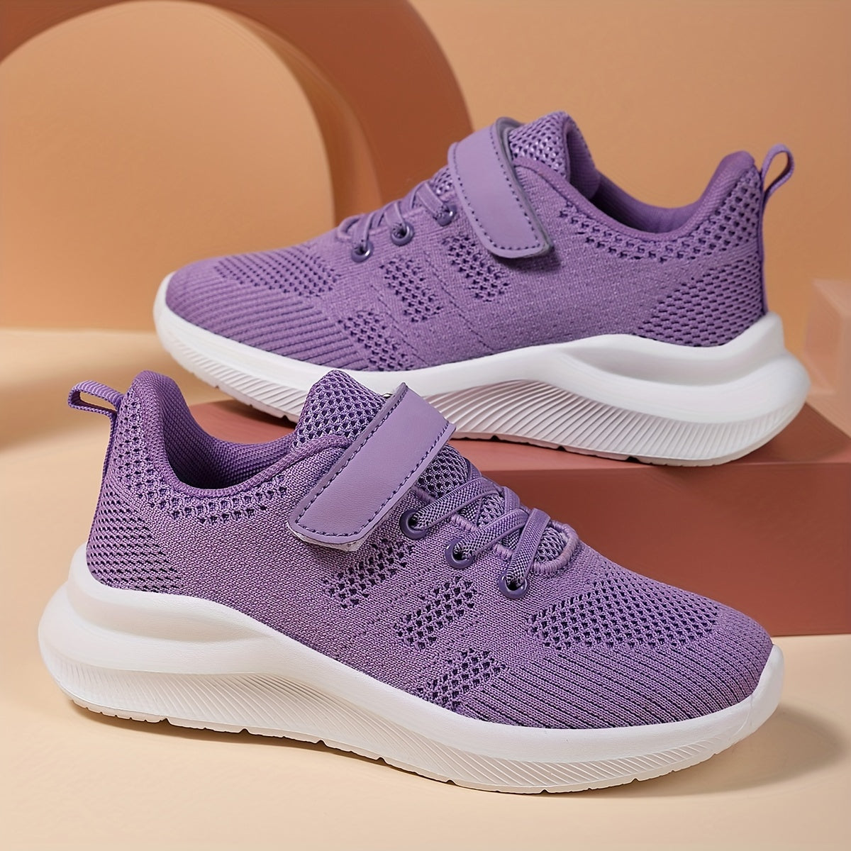 Bolalar uchun nafas oladigan yugurish poyabzallari, sirpanmaydigan qistirma bilan, kundalik kiyish va sport uchun mukammal, pushti rangda.