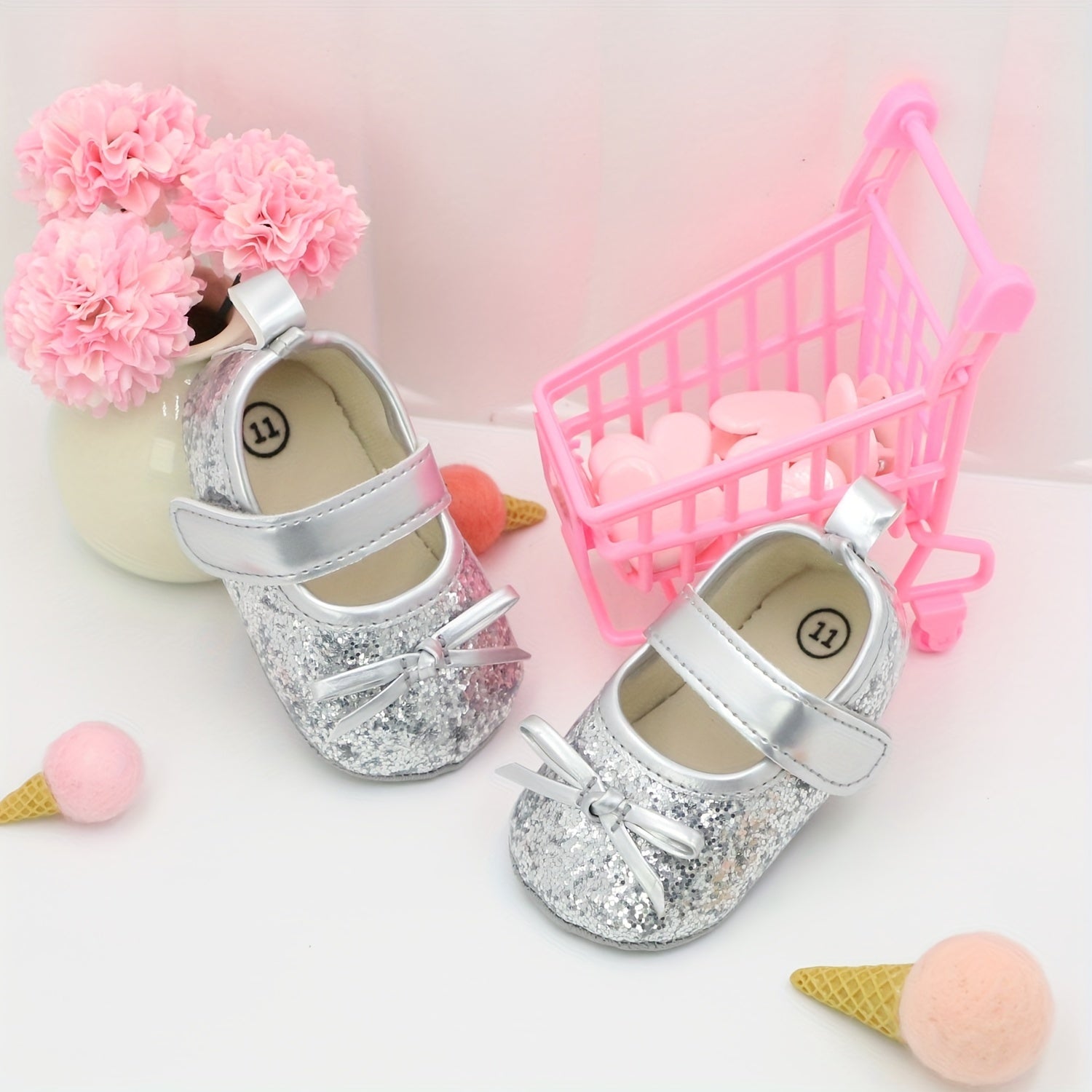 Kichkina qiz bola yurishni o'rganayotgan poyabzal, qirolicha porlashi, sirpanchiq bo'lmagan, engil, bahor, kuz, kichkina yotoqxona poyabzali