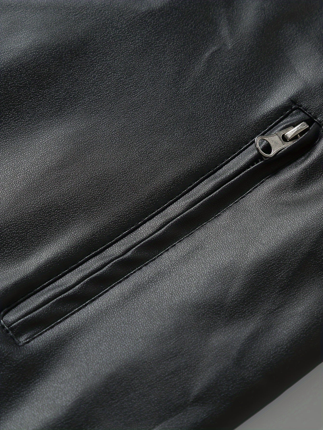 Мужская коричневая облегающая мотоциклетная куртка с застегивающимся стоячим воротником и множеством карманов