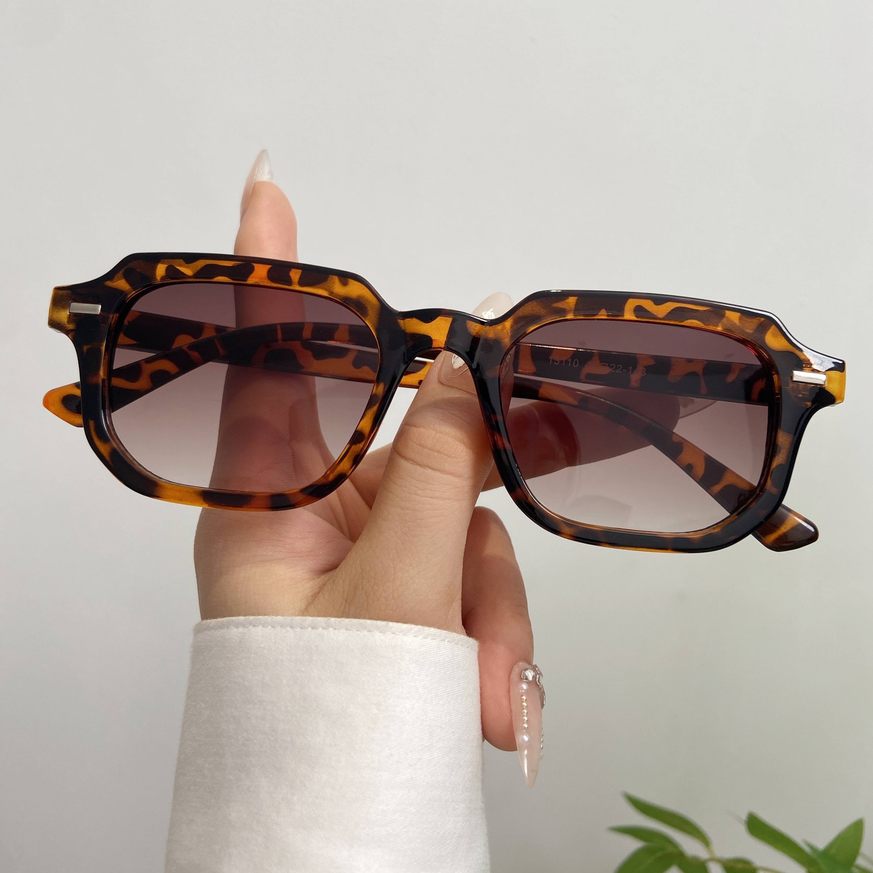 Unisex Rectangular Glasses for Women and Men, Casual Outdoor Travel Accessories