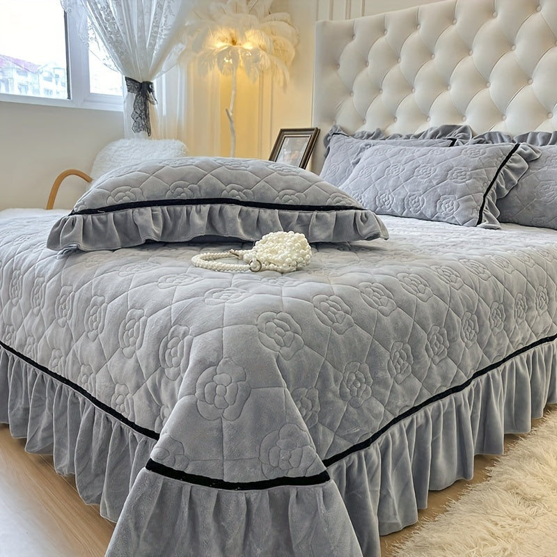 Ultra-Soft Milk Velvet Quilted Bedspread with Lace Detailing Hypoallergenic Breathable Solid Color Black Piping