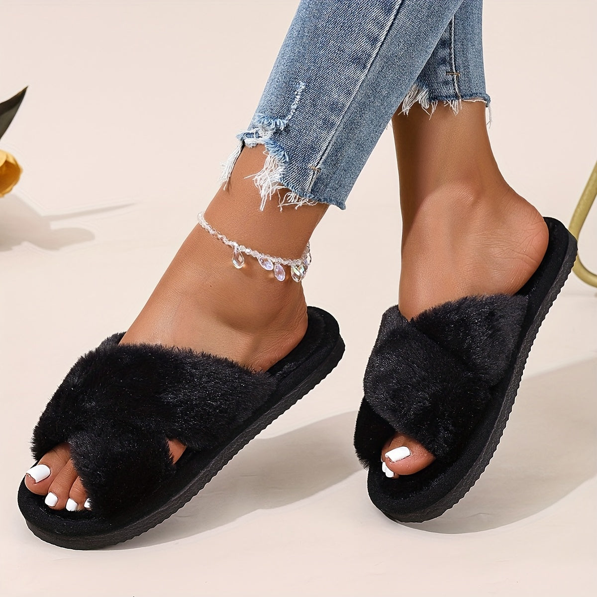 Ayollar uchun plüshli yopiladigan shippaklar, o'qli kamar, sun'iy jun, kulrang ichki va tashqi foydalanish uchun