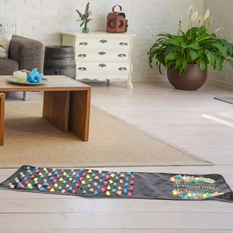 Refleksologiya terapiya pad bilan akupressura oyoq massaji mat, faux terida bosimni kamaytirish va oyoq parvarishi va dam olish uchun akupunktura nuqtalari xaritasi bilan.