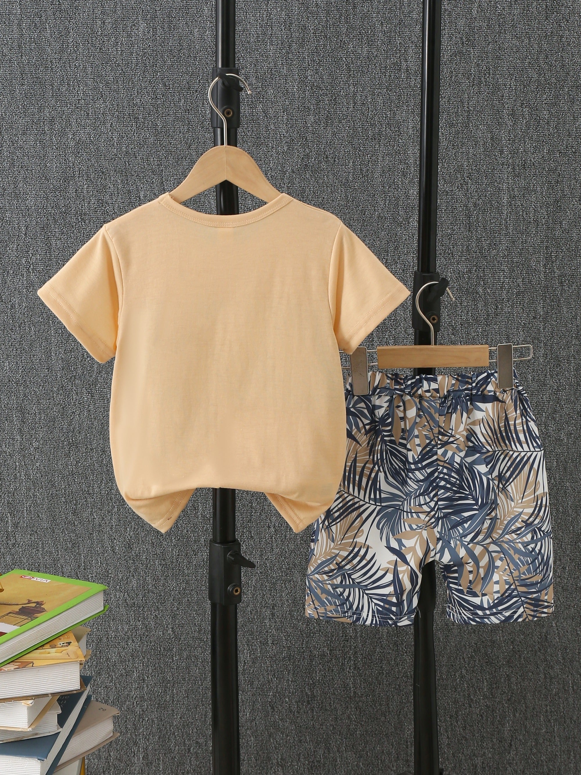 Kids Summer Leaf Print Patchwork Short Sleeve Casual Outfit in Various Colors