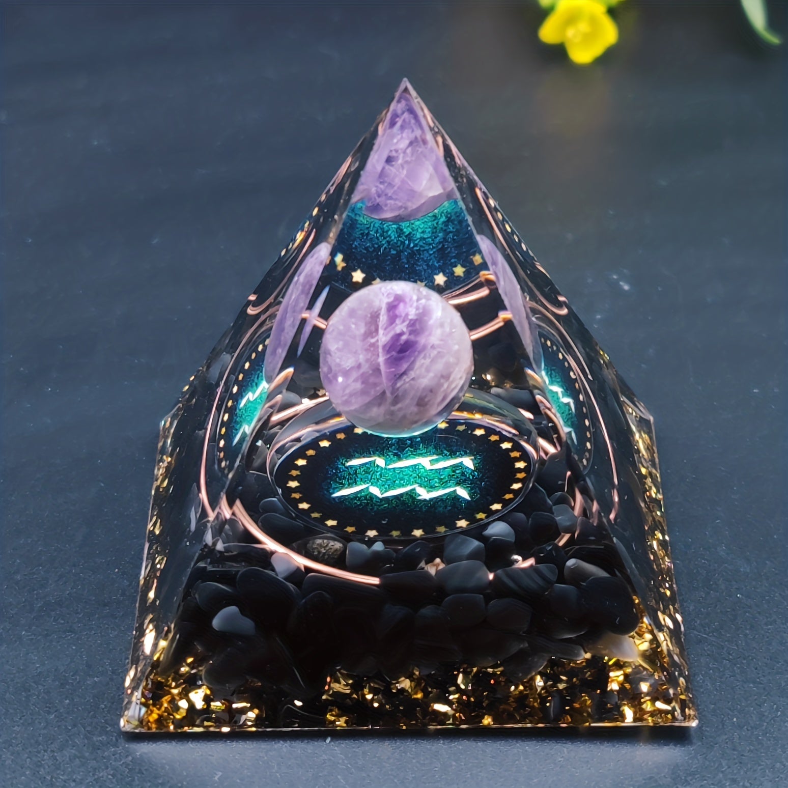 Pirámide Orgone con Doce Constelaciones Tauro Escorpio Leo Piscis Cáncer Virgo Libra Aries Géminis Acuario Cristales de Amatista Decoración para el hogar Regalo