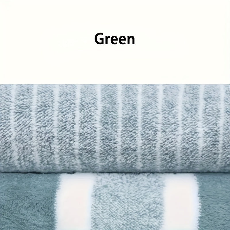 8 dona to'plam, uy uchun Chiziqli Yumshoq Koral Velur Sochiqlarni o'z ichiga oladi. Ushbu to'plam 2 ta hammom sochiq, 2 ta qo'l sochiq va 4 ta kvadrat sochiqni o'z ichiga oladi, yuz sochiqlari yoki mehmon sochiqlari sifatida foydalanish uchun ideal.