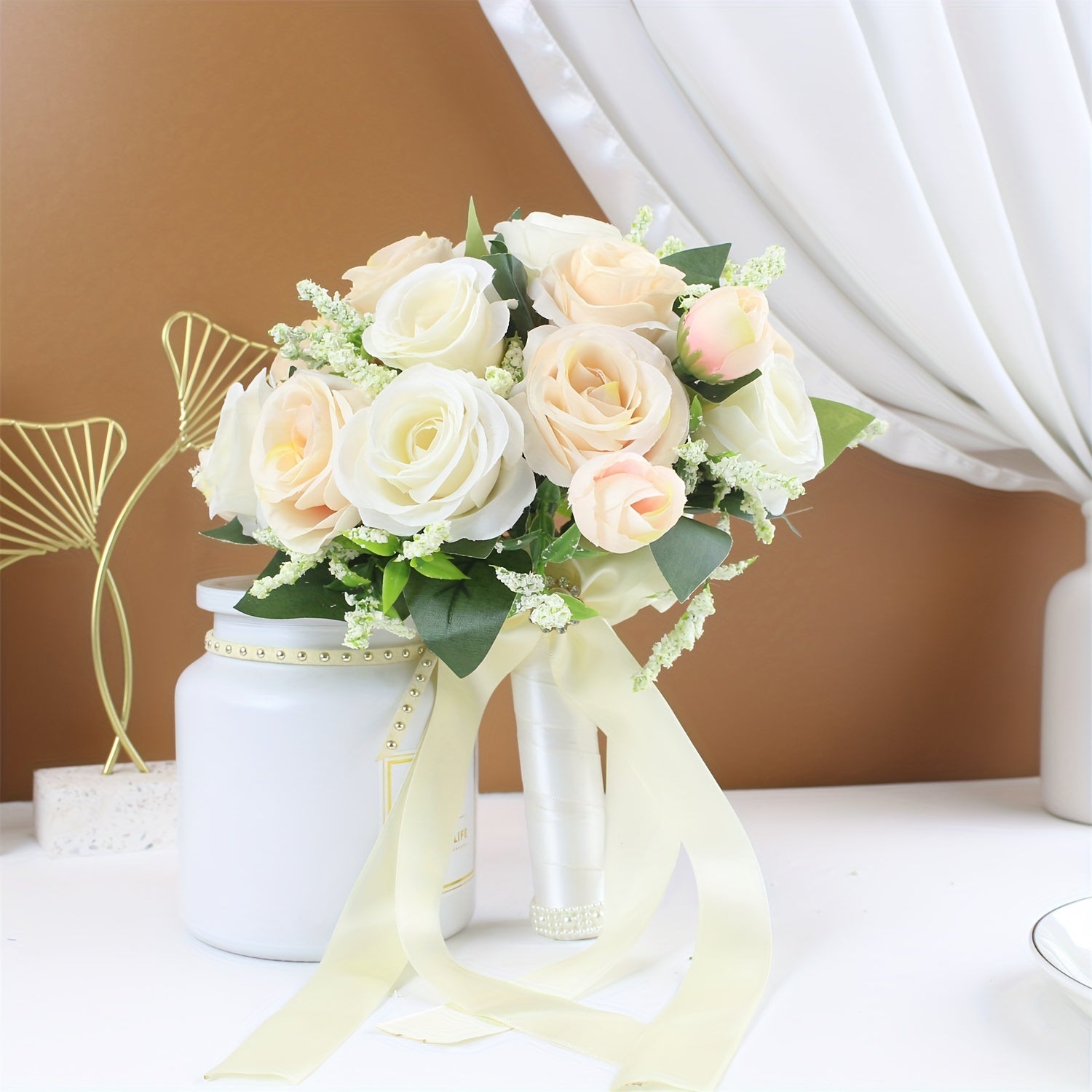 Qo'lda tayyorlangan gül buketi, sun'iy marjonlar va konopka ipi bilan, to'ylar va tadbirlar uchun