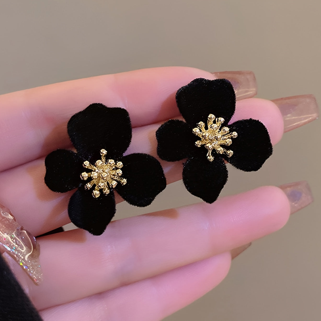 Women's Vintage Black Flower Stud Earrings Zinc Alloy Stainless Steel Post
