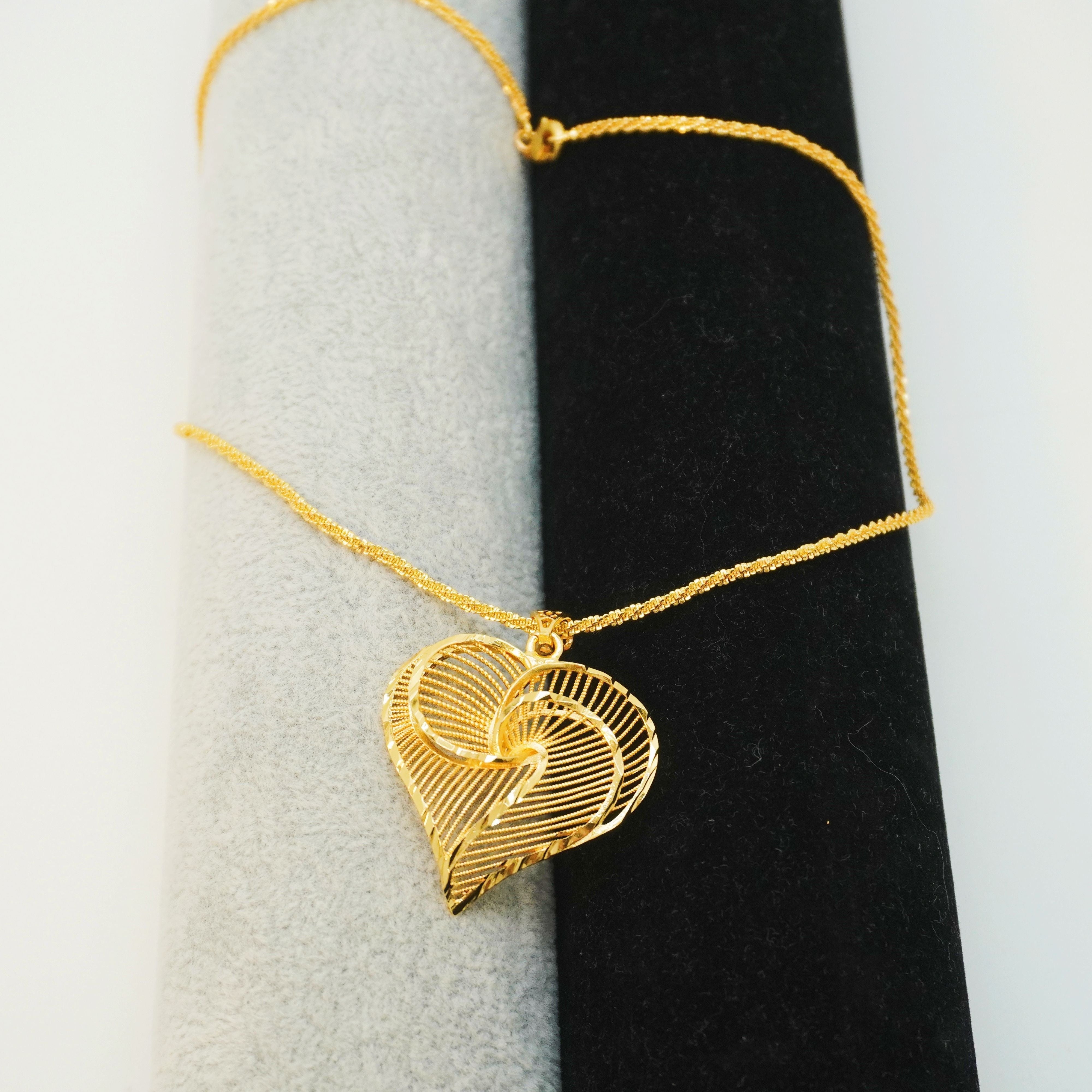 24K oltin qoplamali, muzlatilgan tugma bilan zamonaviy yurak pandantli marjon - Har kuni kiyish va sovg'a berish uchun ideal