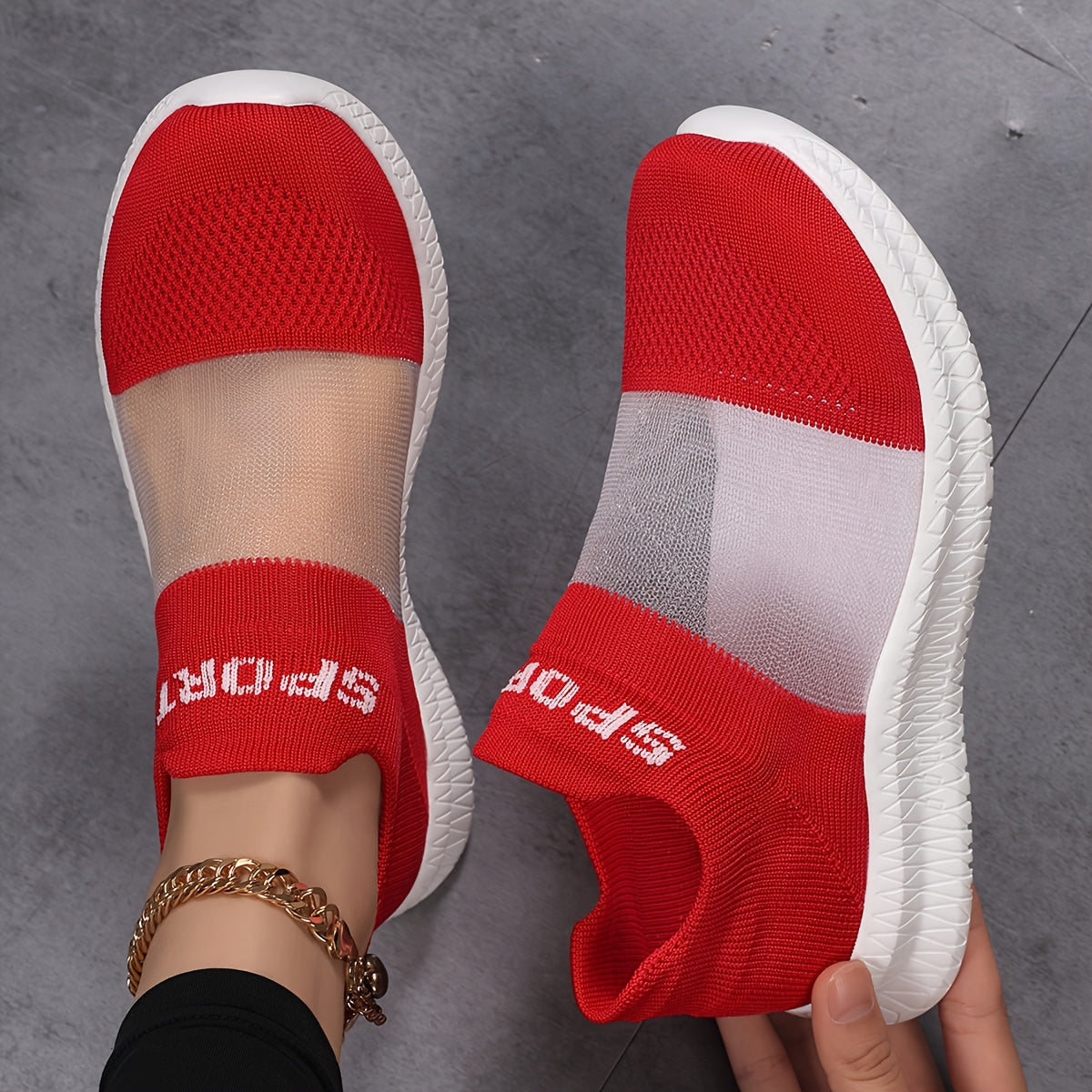 Ayollar uchun nafas oladigan slip-on sport poyabzali, yengil mato ustki qismi, qizil va oq, kundalik va sport uchun mos
