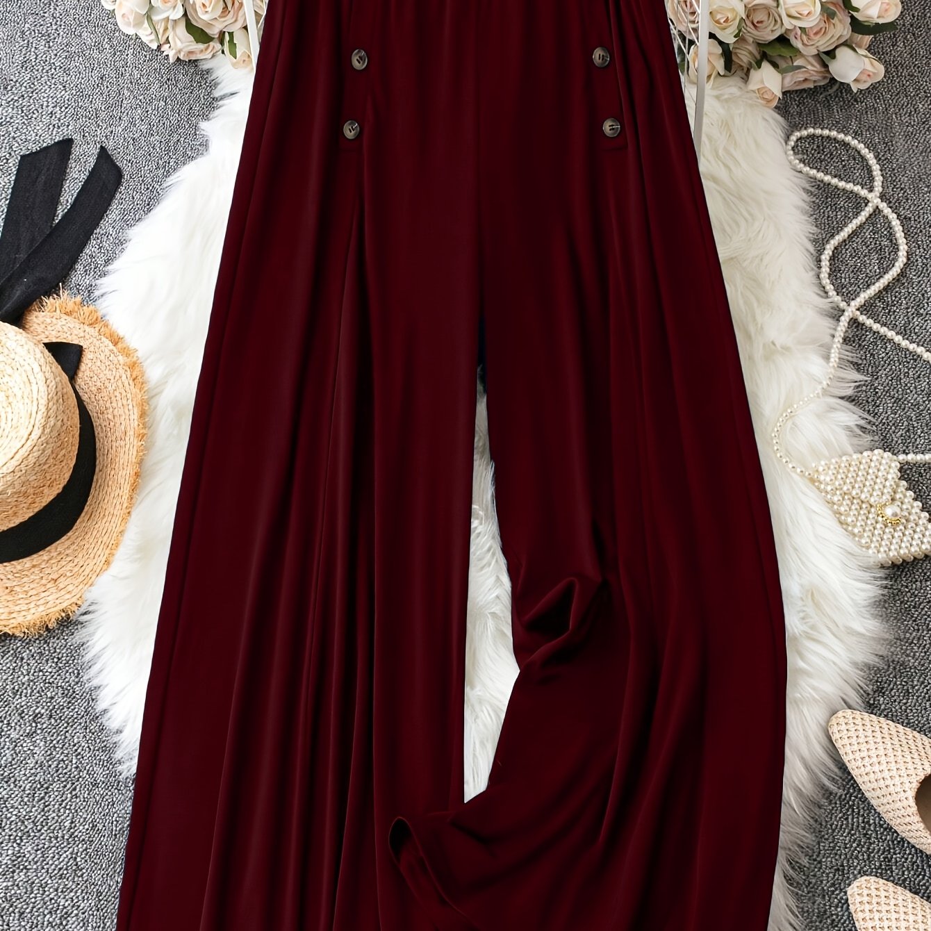 Plus-size ayollar uchun tugma tafsilotlari bilan bir xil rangli keng oyoq shimlar