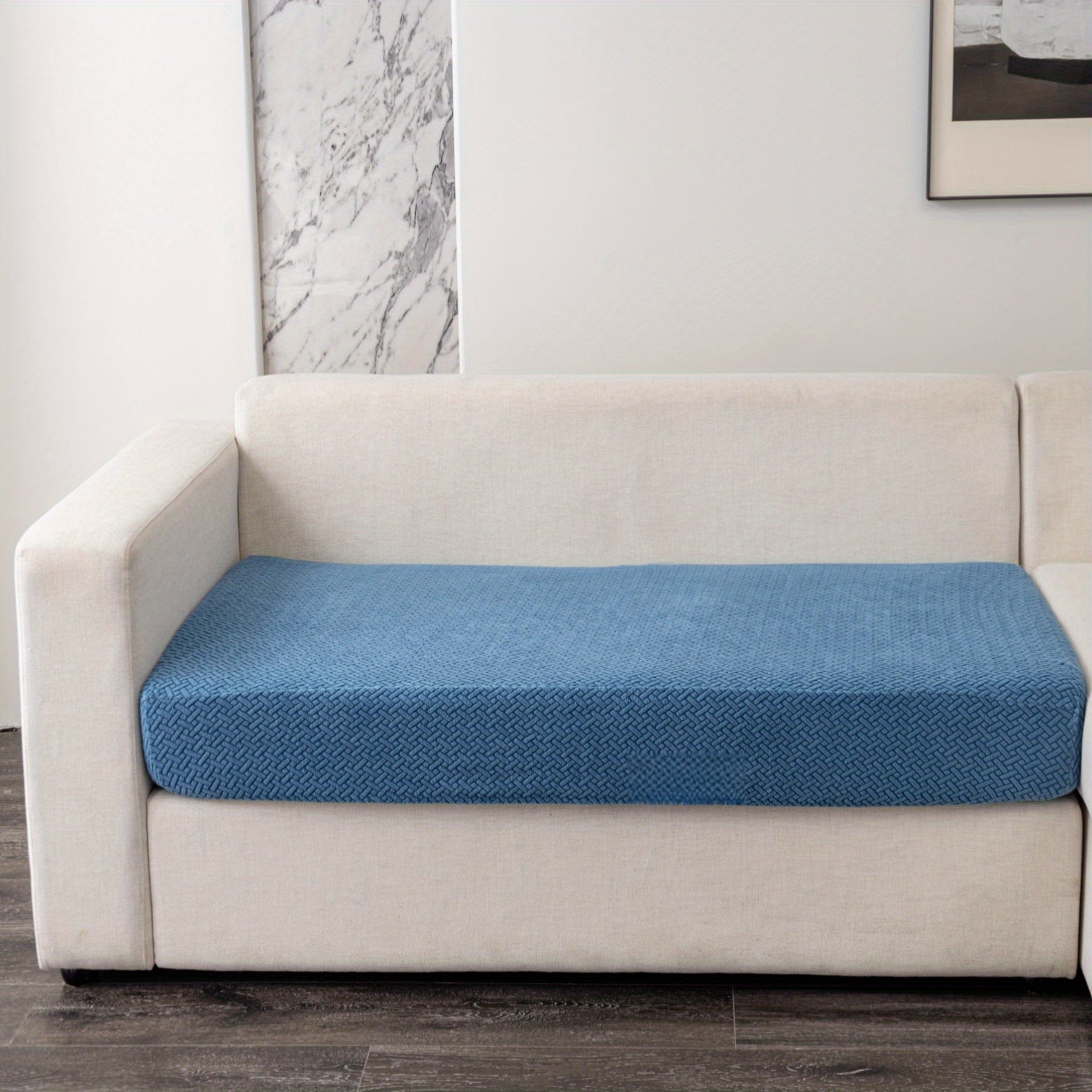 Современный серый чехол для подушки дивана с эластичной посадкой и мягкой текстурированной тканью. Машинная стирка для повышения комфорта в гостиной.