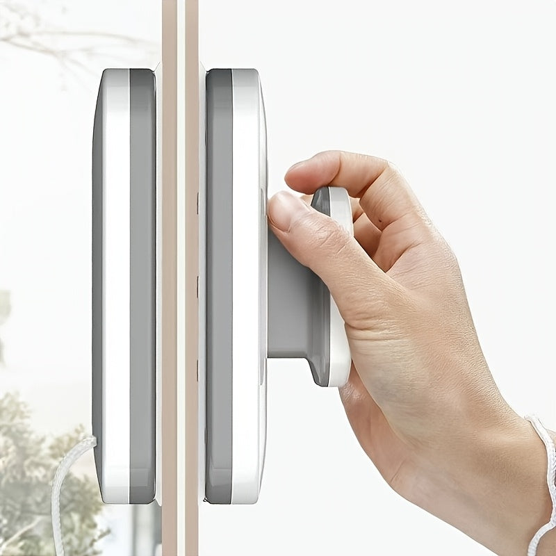 1 dona ikki tomonlama magnit deraza tozalagich, mustahkam plastik tutqich va yuqori balandlikdagi binolar va ikki qatlamli shisha tozalash uchun mo'ljallangan bardoshli polietilen tereftalat squeegee bilan.