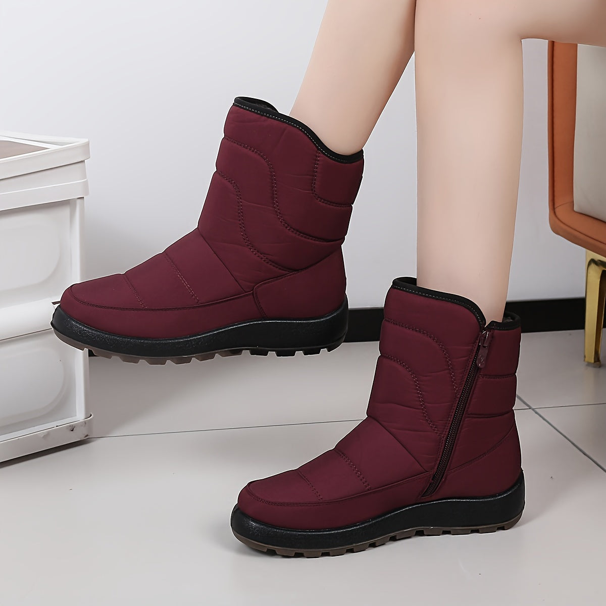 Ayollar uchun qishki poyabzal, poliuretan, sirpishga qarshi rezina tagliklar, yon zippersi, keng o'lcham