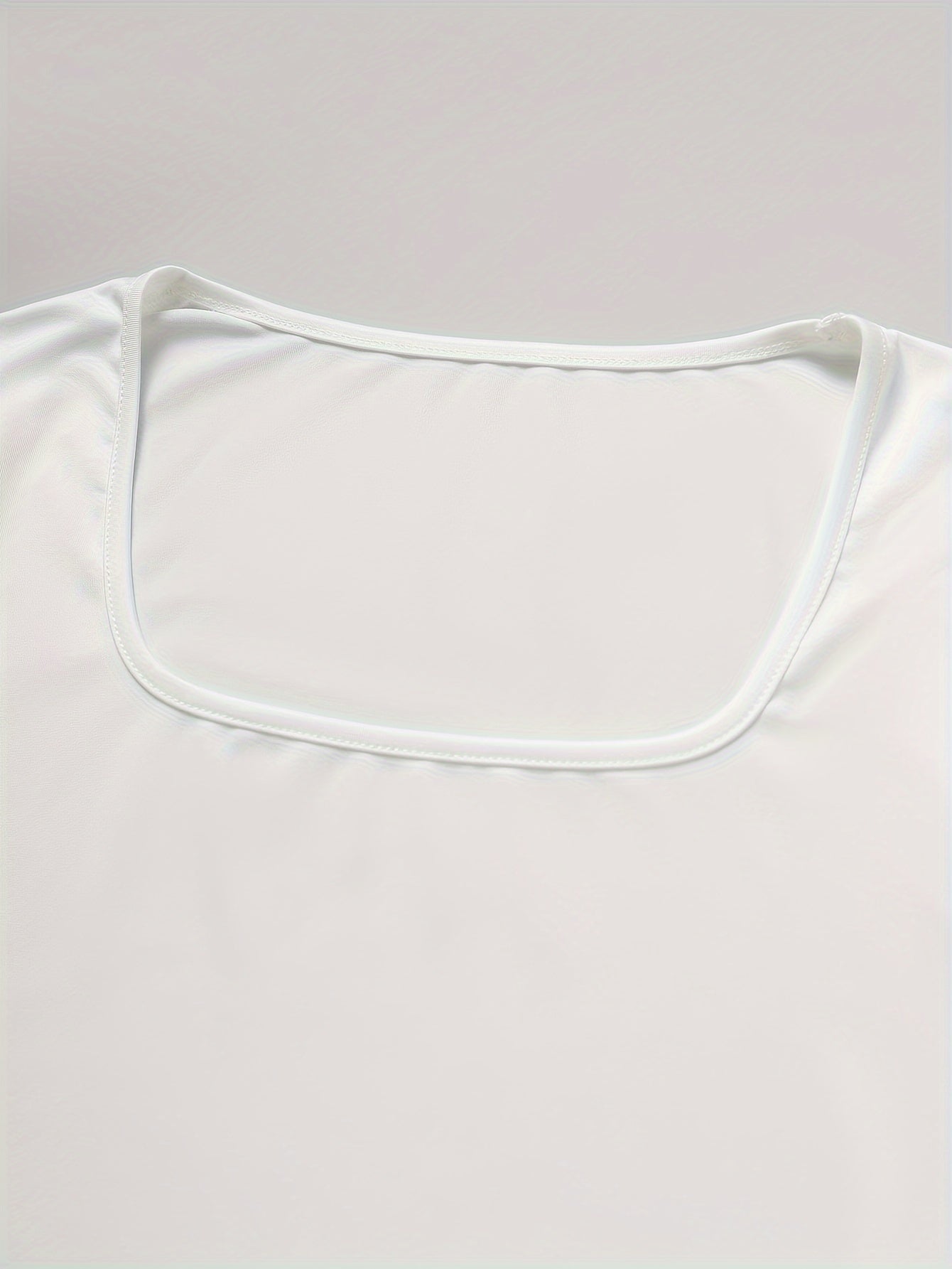 Ayollar uchun zamonaviy ikki qismli kiyim: uzun qo'l bodysuit va polyester aralashmasidan tayyorlangan gullar bilan bezatilgan yubka, kvadrat bo'yin, mashinada yuvish mumkin - bahor/yaz uchun ideal.