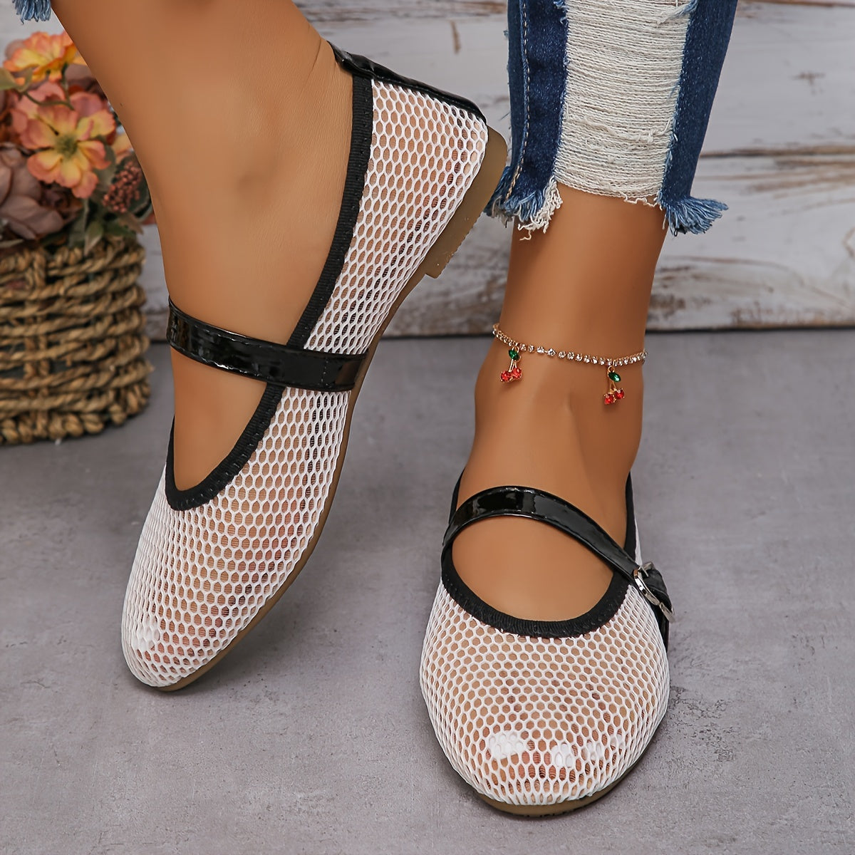 Women's Mesh Flats Lightweight Slip-On Casual Shoes in Solid Colors