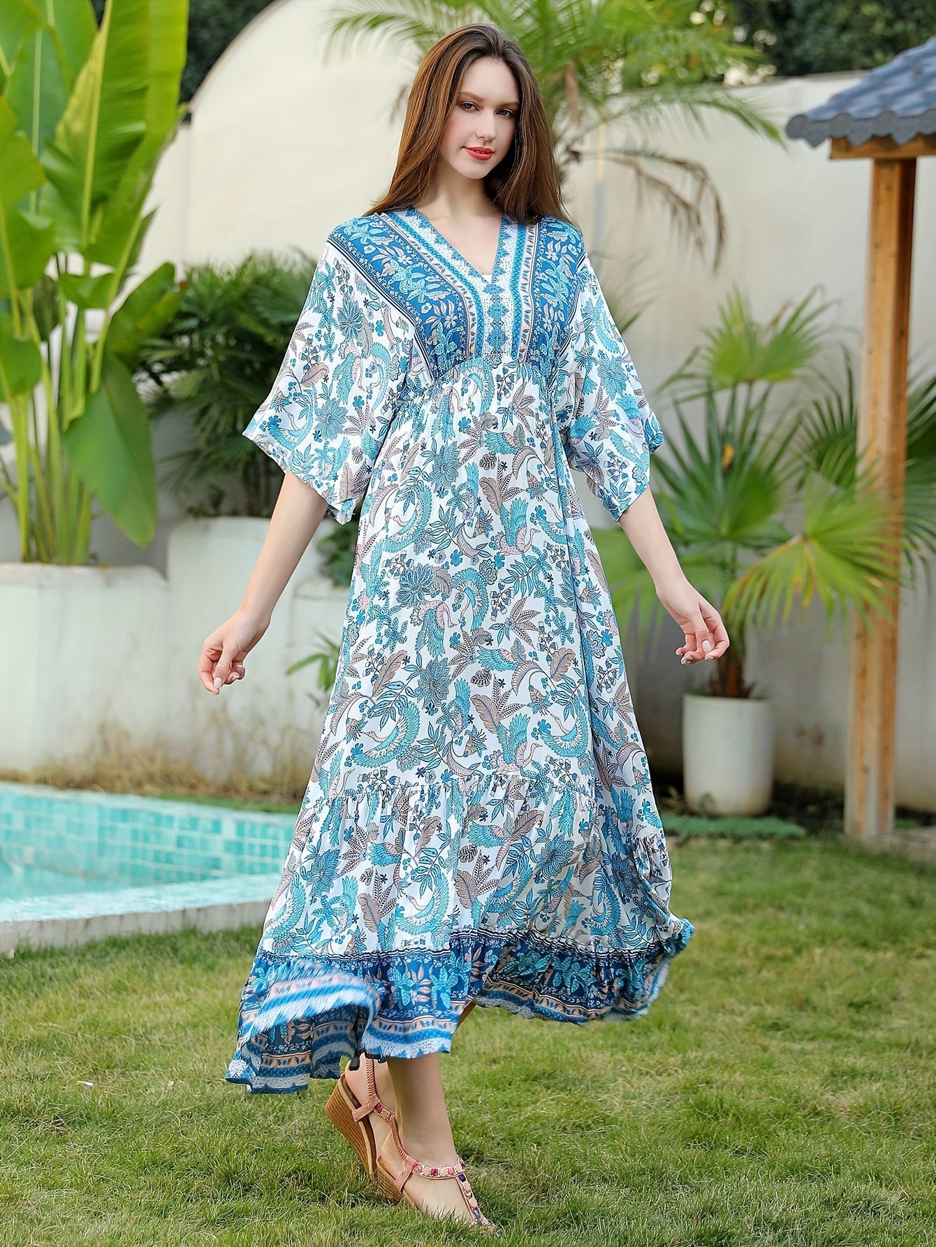 Plus o'lchamli ayollar uchun maxi plyaj kiyimlari etnik uslubda bosma ro'yxat kiyimi