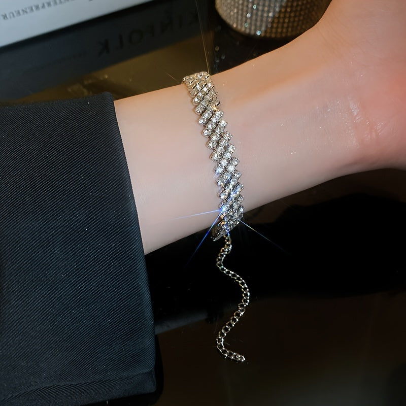 Ayollar uchun sozlanadigan olmos bilan bezatilgan kumush bilaguzuk