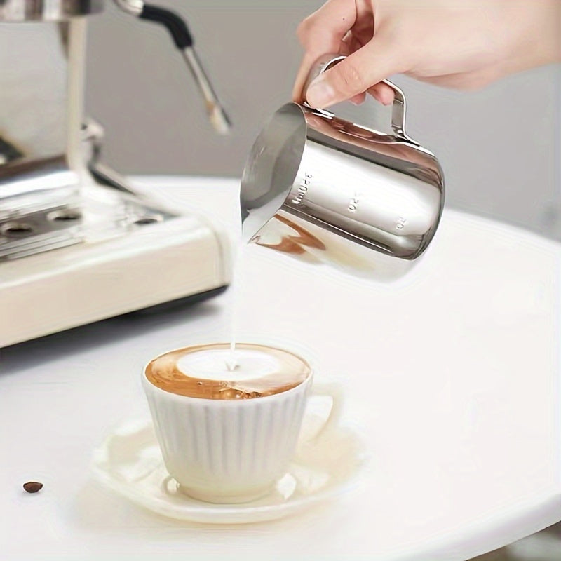 Taza de arte en café de acero inoxidable con marcas de medición para espresso y lattes