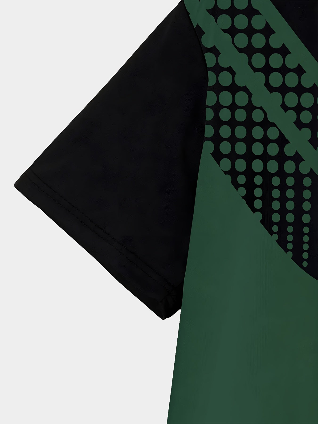 Zamonaviy erkaklar uchun qora va kulrang chiziqli qisqa yengli futbolka, raqamli bosma bilan. Havo o'tkazuvchi, namni yutuvchi polyesterdan tayyorlangan. Mustahkam va mashinada yuvish uchun qulay. Norasmiy yoki rasmiy kiyim uchun mukammal.