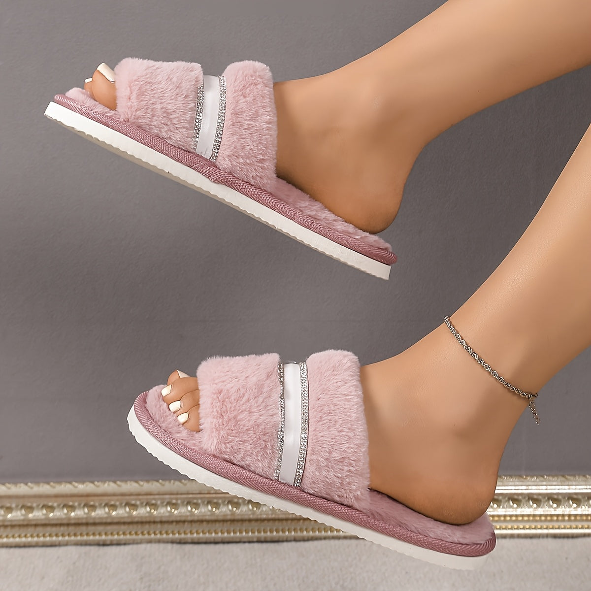 Ayollar uchun porloq bilakbog'li uy ichki shippaklari