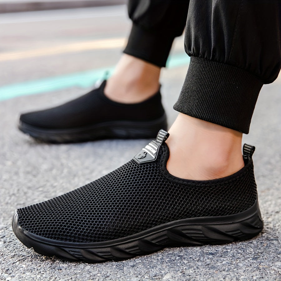 Plus-Size Casual Sports Shoes for Men and Women Mesh Slip-On Low Top All-Season