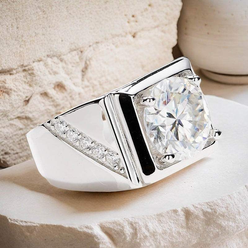 Vintage va nafis, bu 18K oltin qoplamali 925 kumush Moissanite to'y uzugi 2/5 karatlik bitta toshni o'z ichiga oladi. To'ylar va har kuni kiyish uchun mukammal, bu uzuk ajoyib Rojdestvo sovg'asi bo'lib, albatta qadrlanadi.