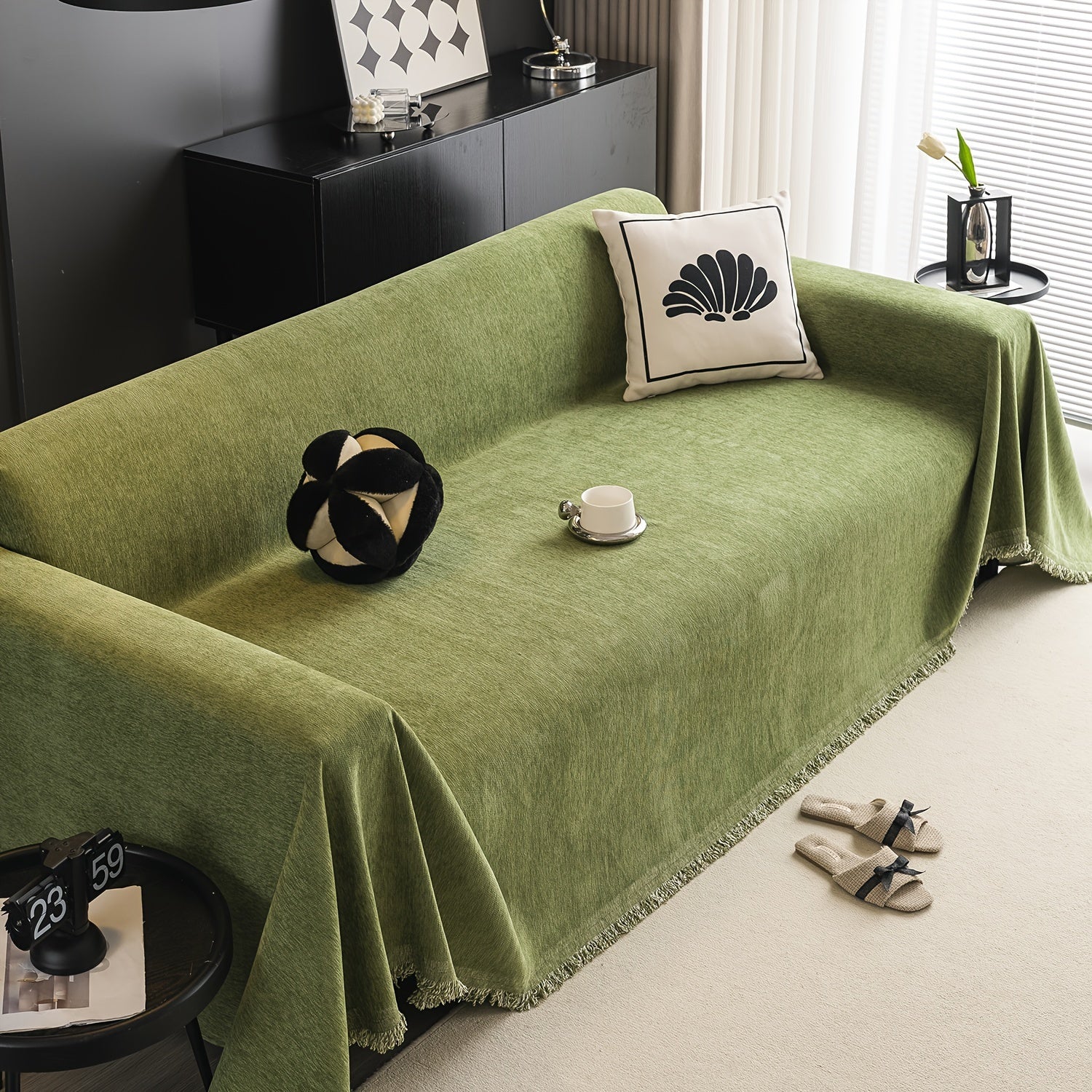 Tasselli suv o'tkazmaydigan divan qoplamasi, yuvilishi mumkin va bardoshli, yashash xonasi uy bezaklari uchun universal mebelni himoya qilish.