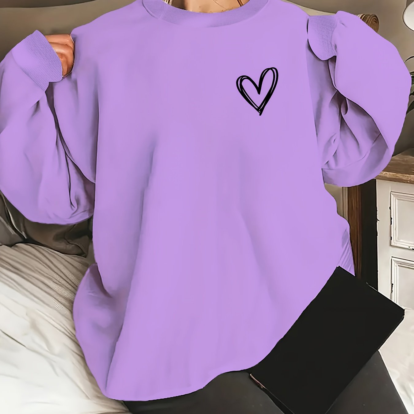 Women's Oversized Cotton Sweatshirt with Black Heart Print Casual Pullover