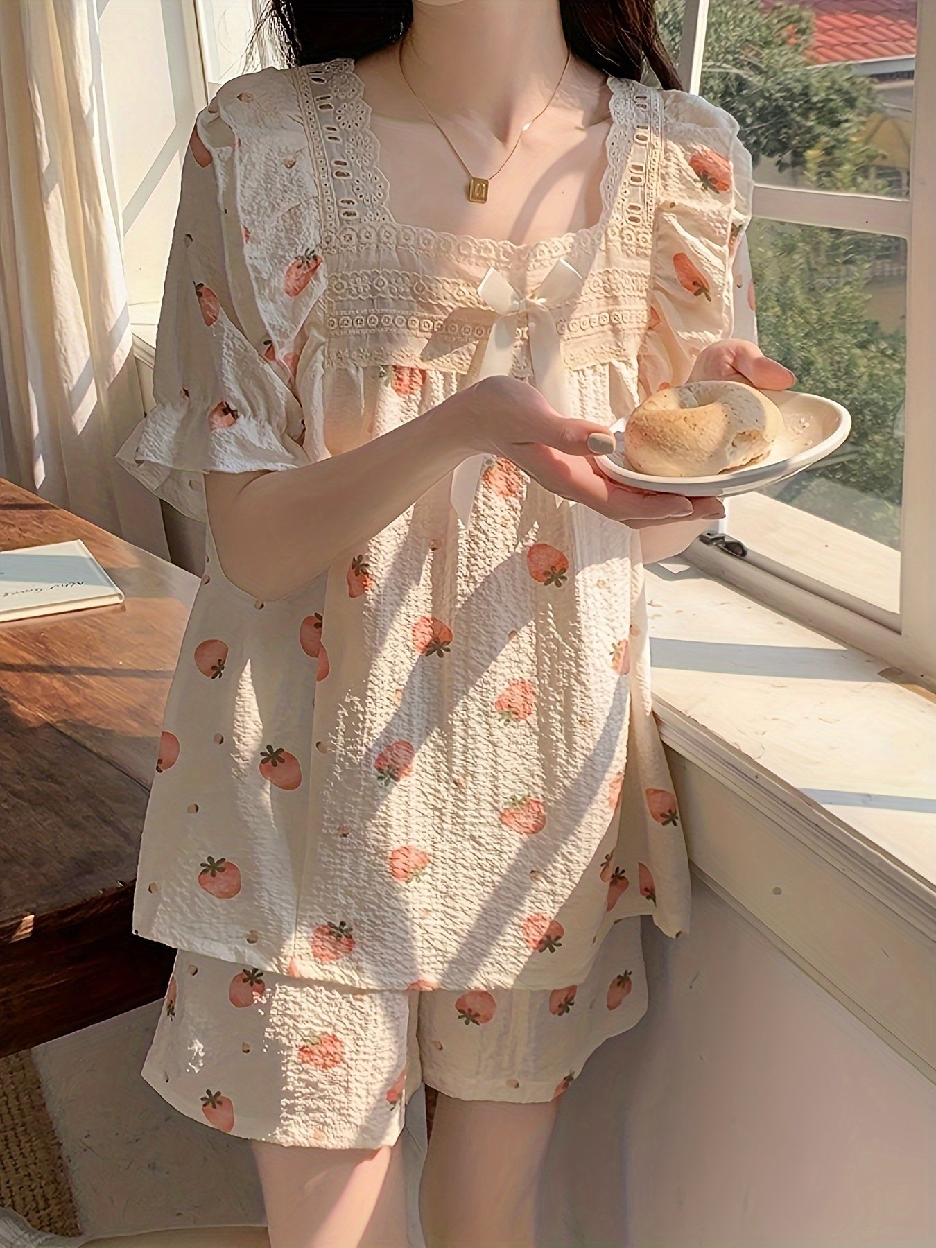 Conjunto de pijama de verano para mujer con top de manga corta y pantalones cortos con estampado de fresas y flores de poliéster sueño