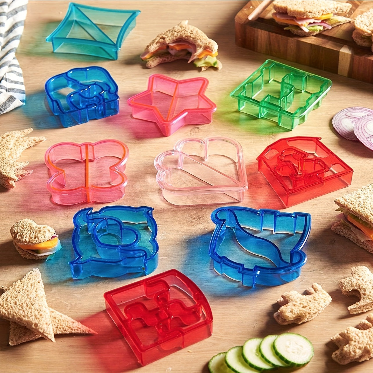 Набор из 32 машинок для резки сэндвичей с веерными вилками, включая 10 машинок для резки форм без использования бисфенола А, 12 оптовых машинок для резки фруктов и овощей из нержавеющей стали и 10 вилок для фруктов.