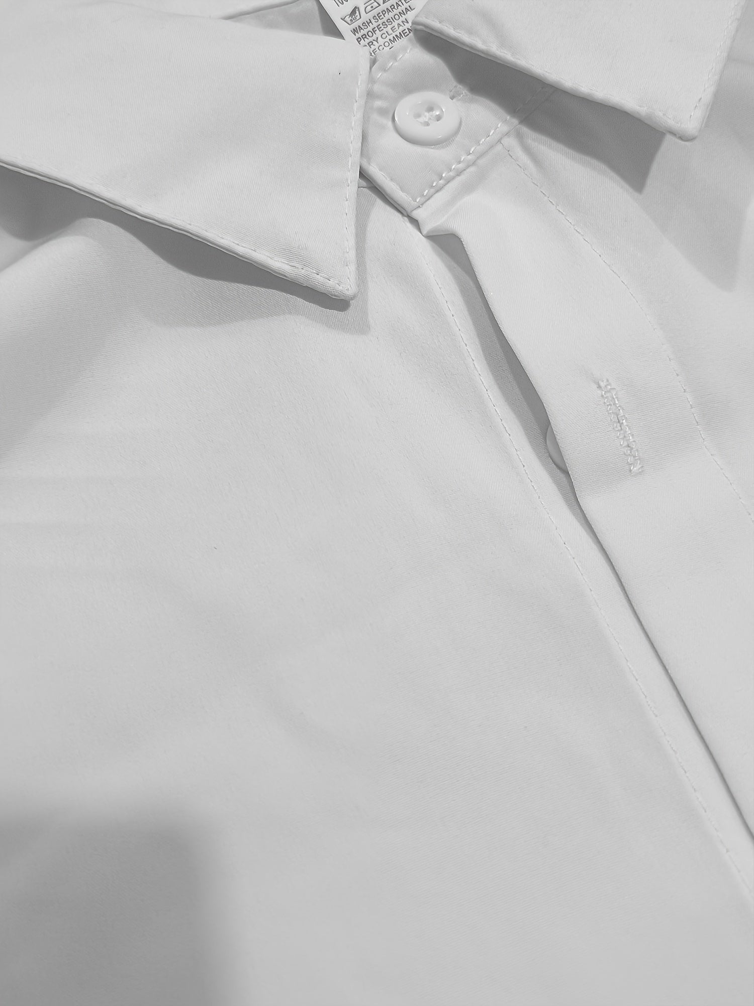 Erkaklar uchun professional bir rangli uzun qo'lqonli ko'ylak, biznes rasmiy va norasmiy kiyim uchun mos. Polyesterdan tayyorlangan, cho'zilmaydigan, yarim shaffof va yengil ko'ylak. Bahor/kovak ish kiyimlari uchun ideal.