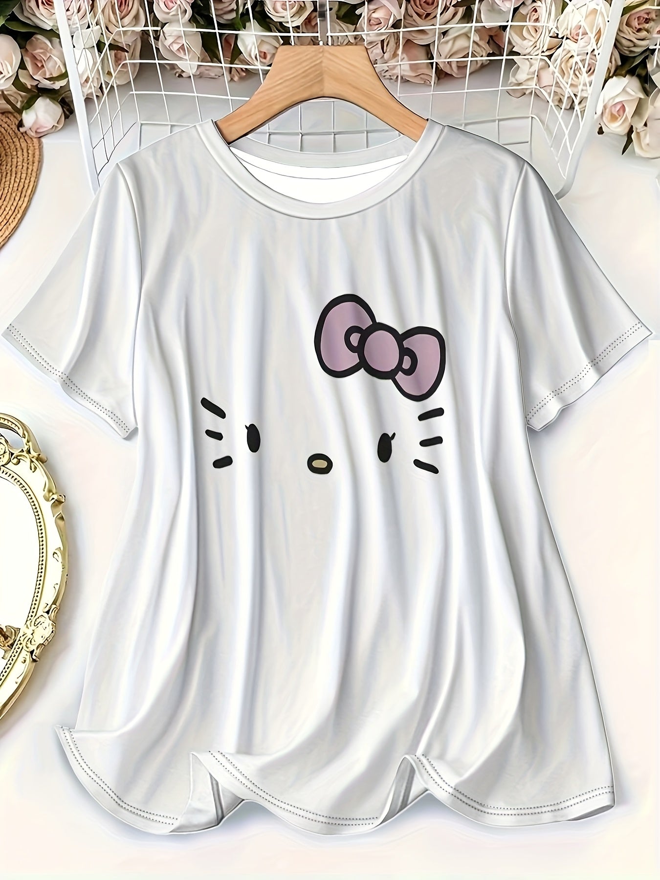 Ayollar uchun katta o'lchamdagi oq grafik futbolka, pushti lenta bilan, qulay va kundalik ko'ylak