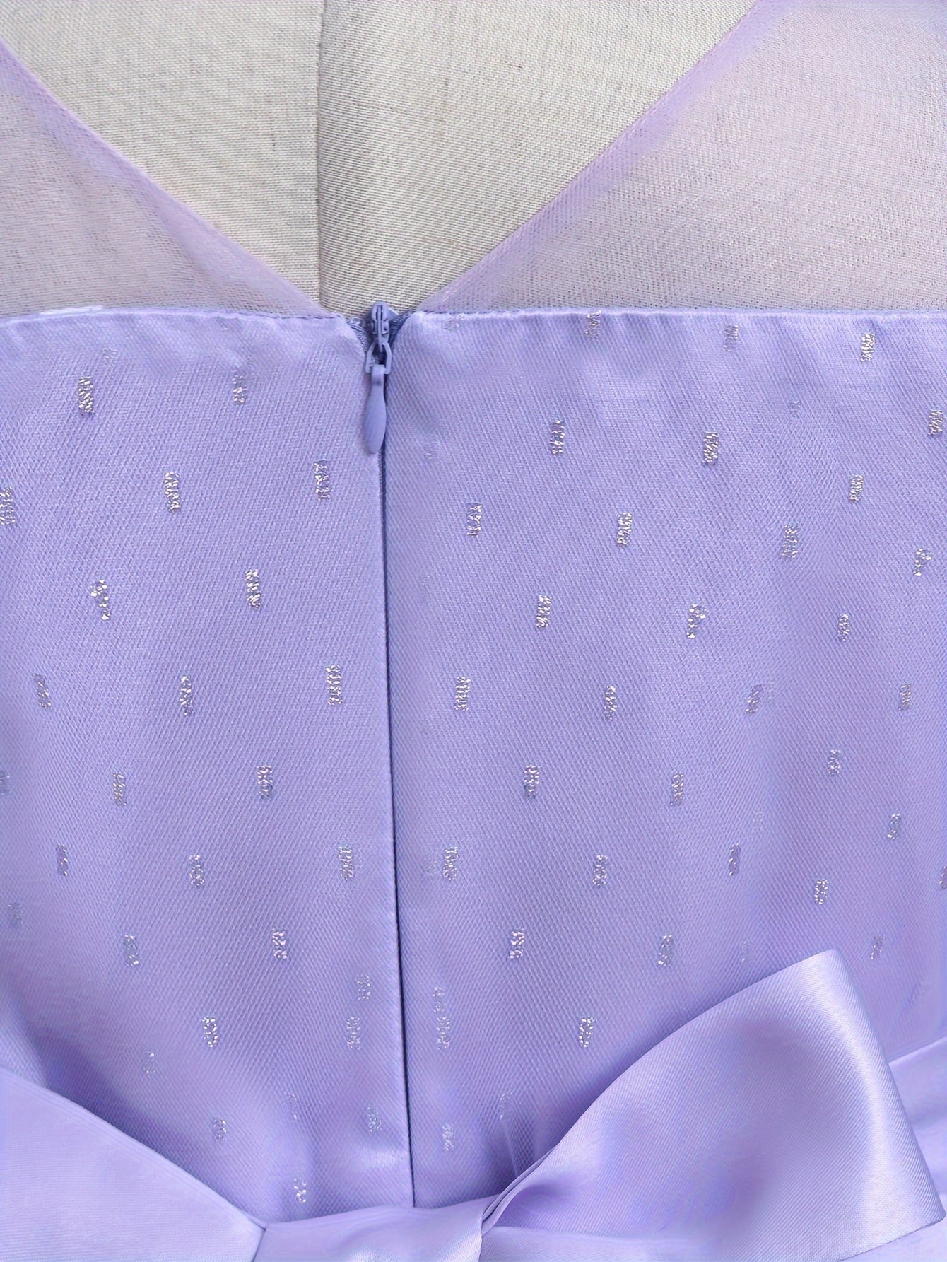 Qizlar uchun polyester to'plam libosi, kontrast mesh bilan mustahkam rangli tent silueti, krujka bo'yin, lantern qisqa yenglar, cho'zilmaydigan mato, belbog' bilan birga. Har mavsum uchun mukammal.