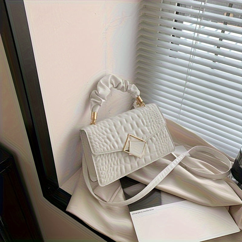 Ushbu ayollar uchun moda sumkasi bir rangli sun'iy charm materialidan tayyorlangan bo'lib, tugmachali yopiq va chet bo'yash bilan bezatilgan. U qo'shimcha aksessuarni o'z ichiga oladi va har qanday tadbirga tayyor. Yuvmang.