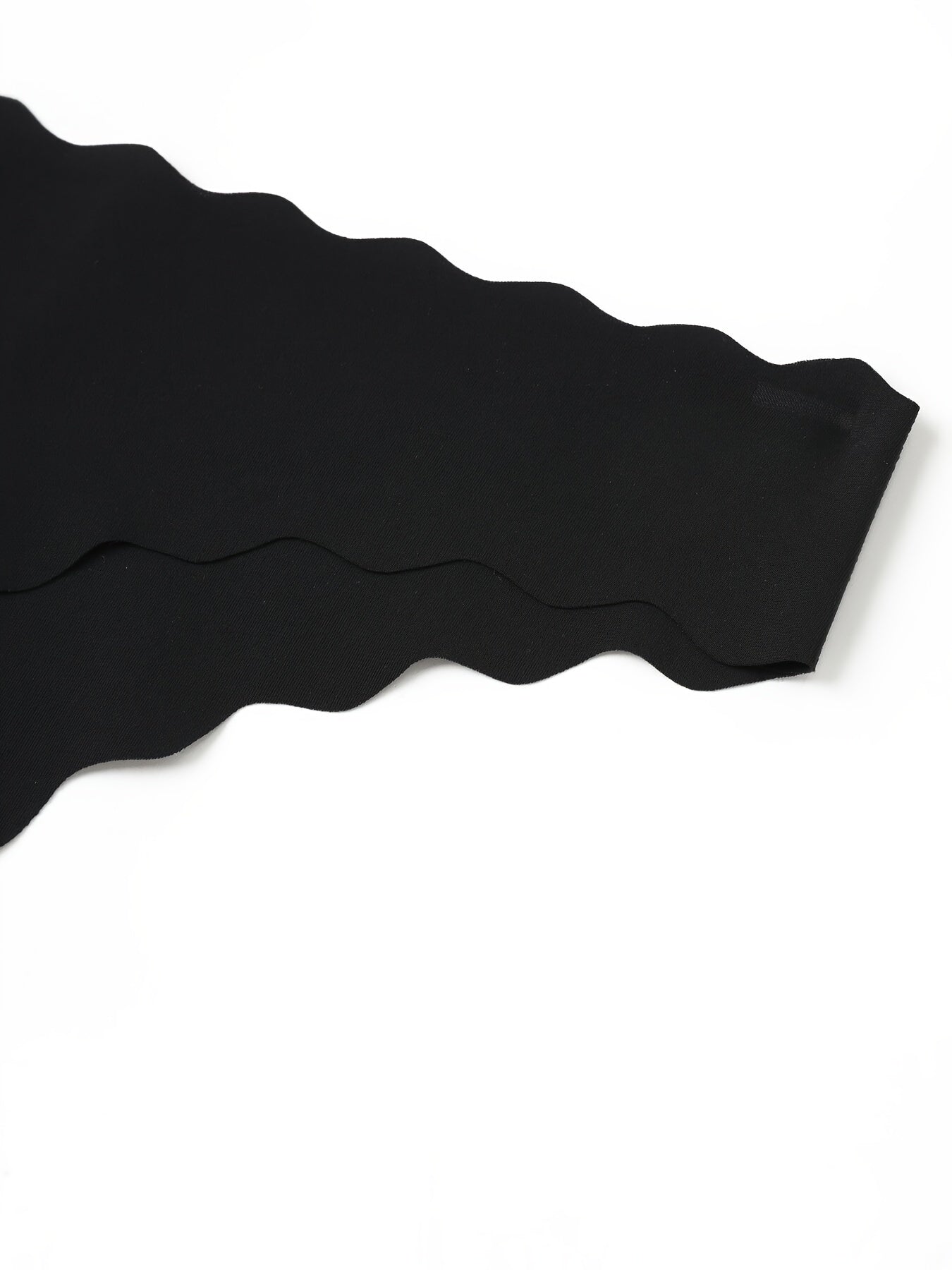 Ayollar uchun qora cheksiz thonglar, bir xil rangli to'qimachilik mato, V-String ichki kiyim