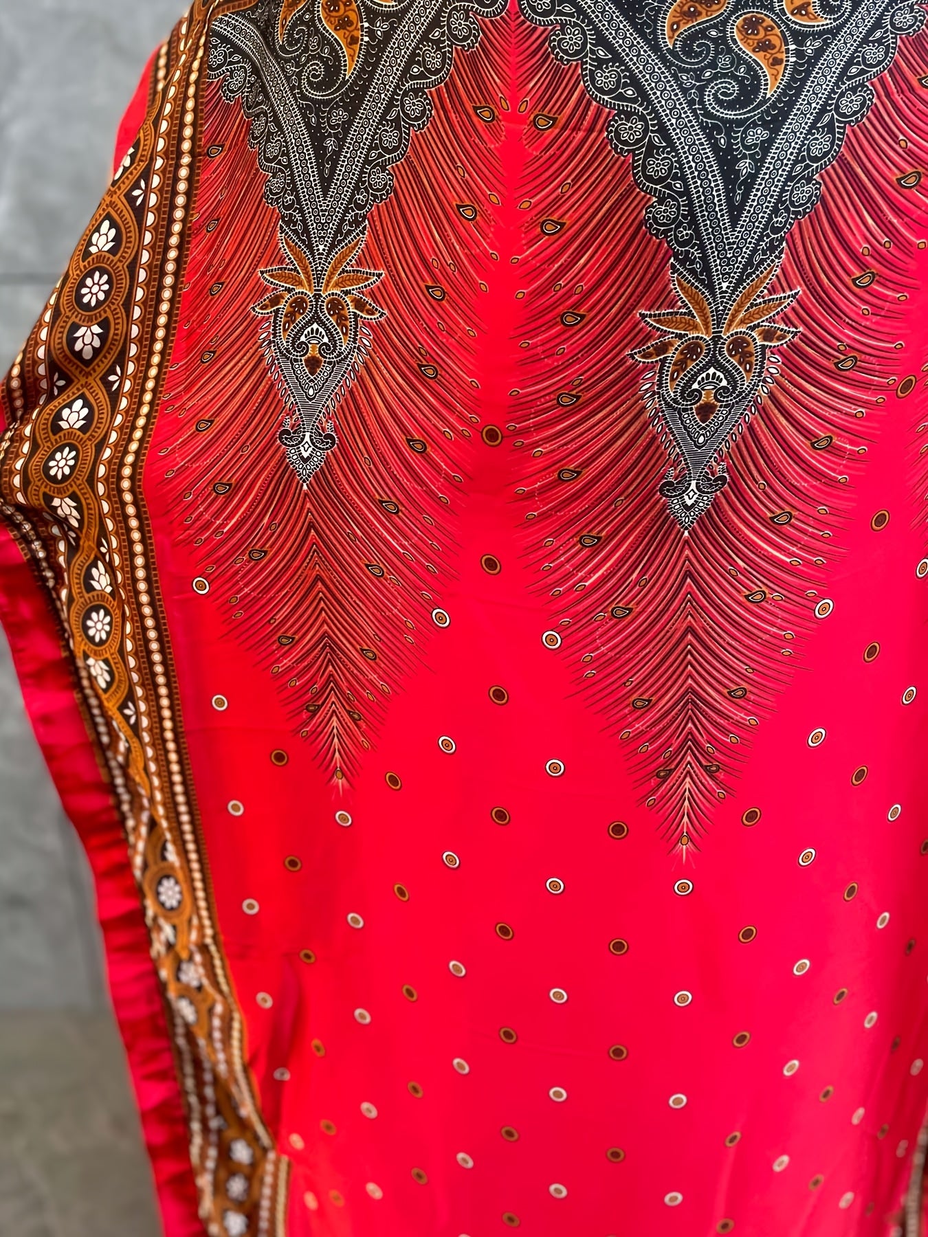 Платье макси для женщин больших размеров с геометрическим принтом, рукав-крыло и свободным кроем, красно-черное