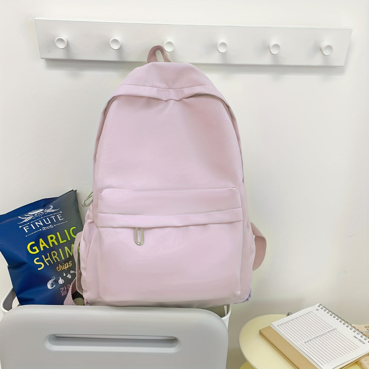 4 ta oddiy sayohat ruksaklari to'plami, bir rangda va katta sig'imga ega, maktab yoki sayohat uchun ideal.