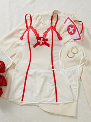 Meditsina xodimi kiyimi, ichki kiyim to'plami va shlyapa bilan