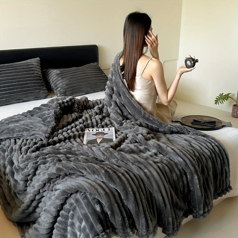 Reversible Polyester Knit Blanket with Stripes for All Seasons Machine Washable Cozy and Anti-Freeze 250-300gsm