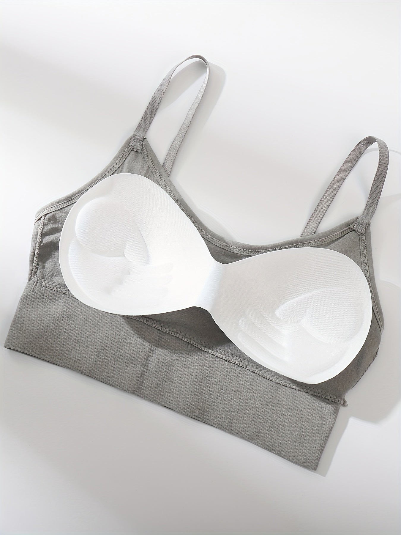 3 простых однотонных топа-камис, которые мягкие, удобные и универсальные, идеально подходящие для женского нижнего белья.