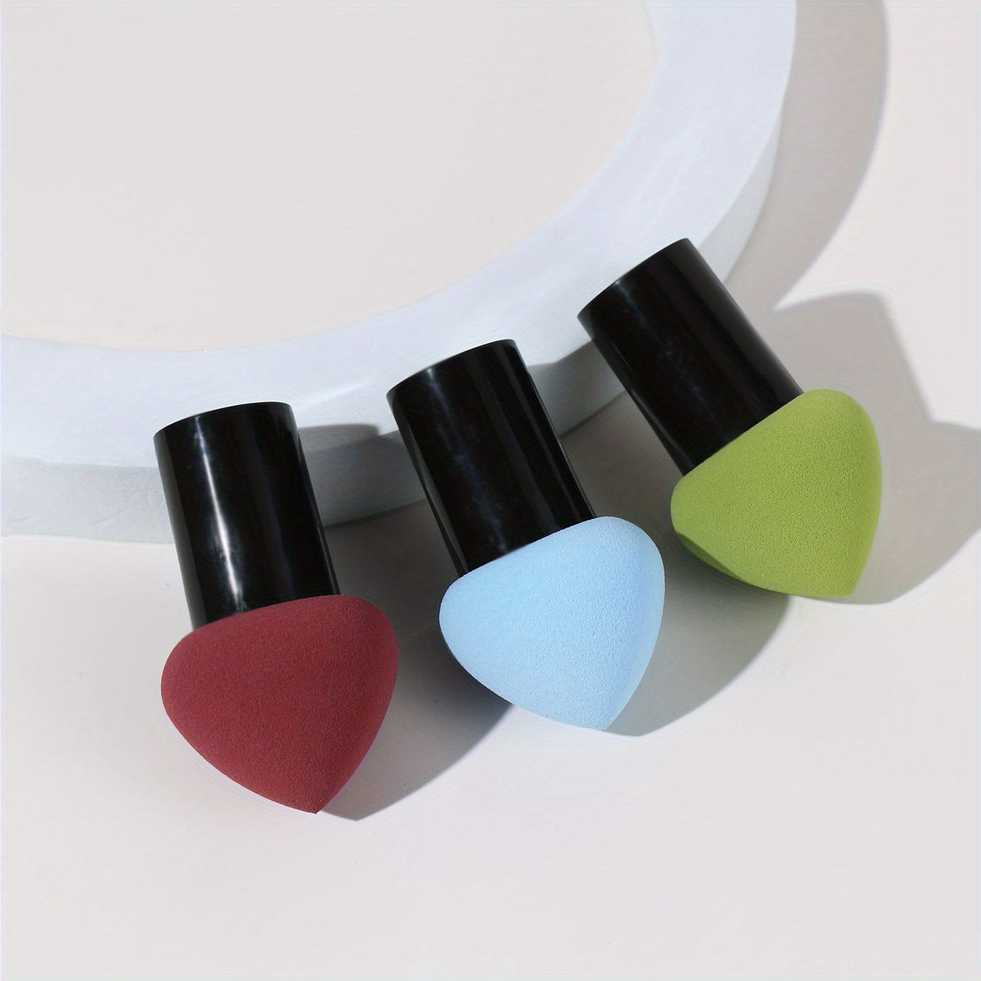 Uniseks latekssiz qo‘ziqorin makiyaj cho‘plami, go‘zallik pufli va tutqich bilan