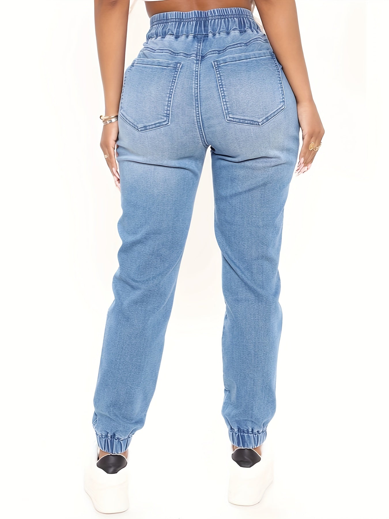 Ayollar uchun plussiz o'lchamdagi tortishqichli jogger jinsilar, elastik bel bilan, 65% viskoza, 20% polyester, 14% nylon va 1% spandeksdan tayyorlangan o'rtacha cho'ziluvchan denim, tasodifiy dam olish kunlari uchun mukammal.