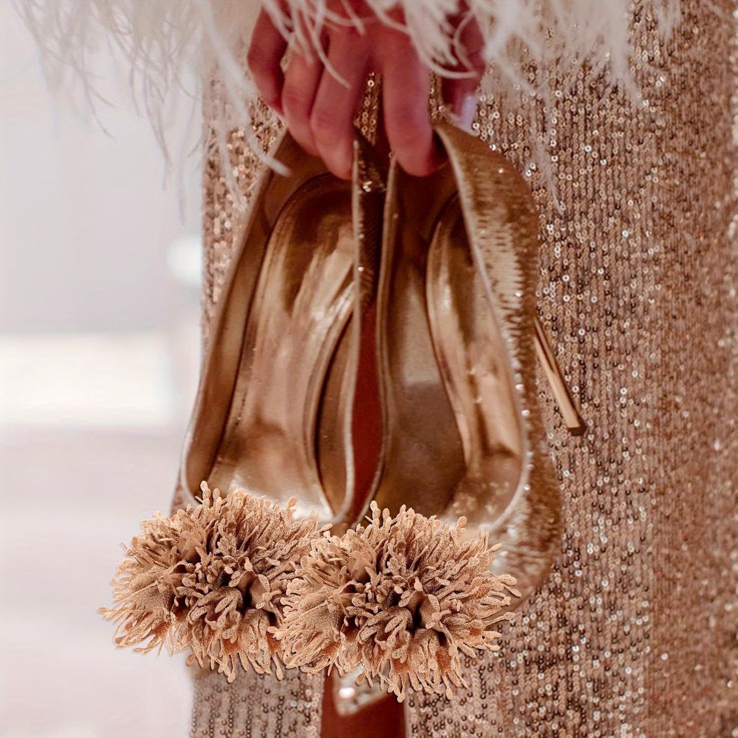 Women's Beige Floral Shoe Clips 2pcs Heel Decorations for Glittery Occasions
