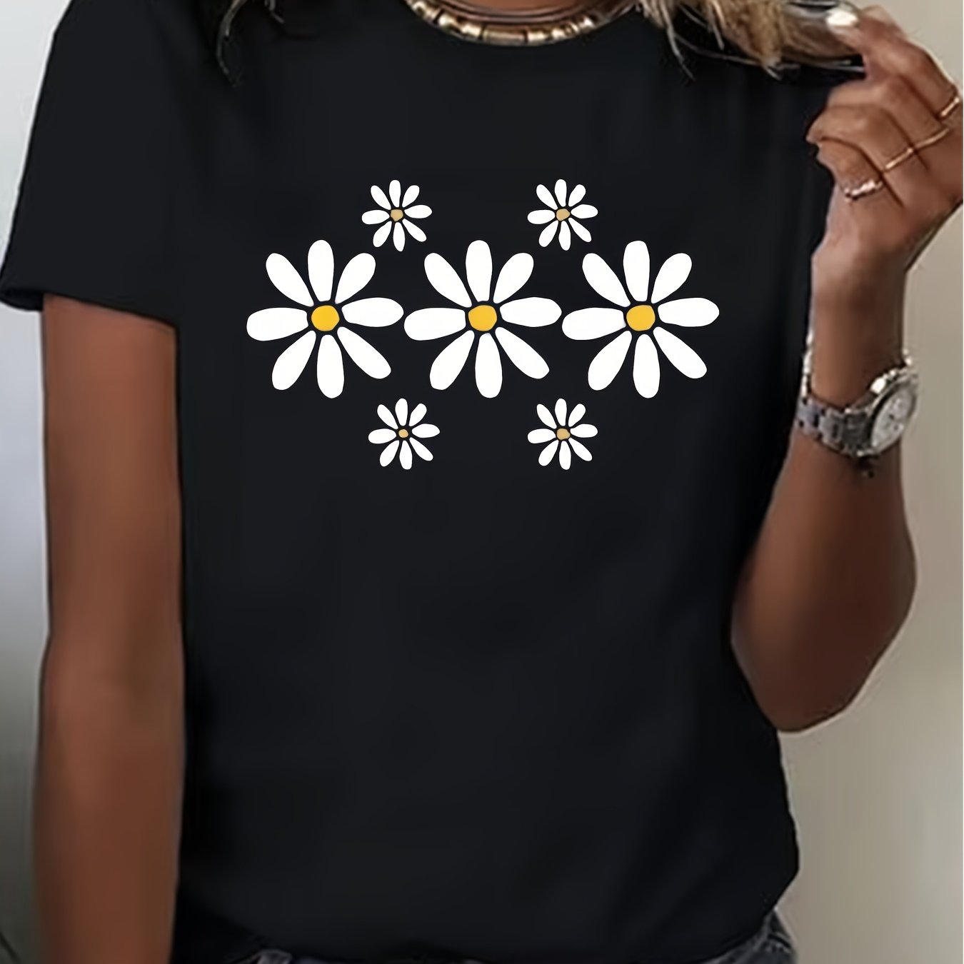 Women's Black Daisy Floral Print Short Sleeve T-Shirt Casual Summer Top
