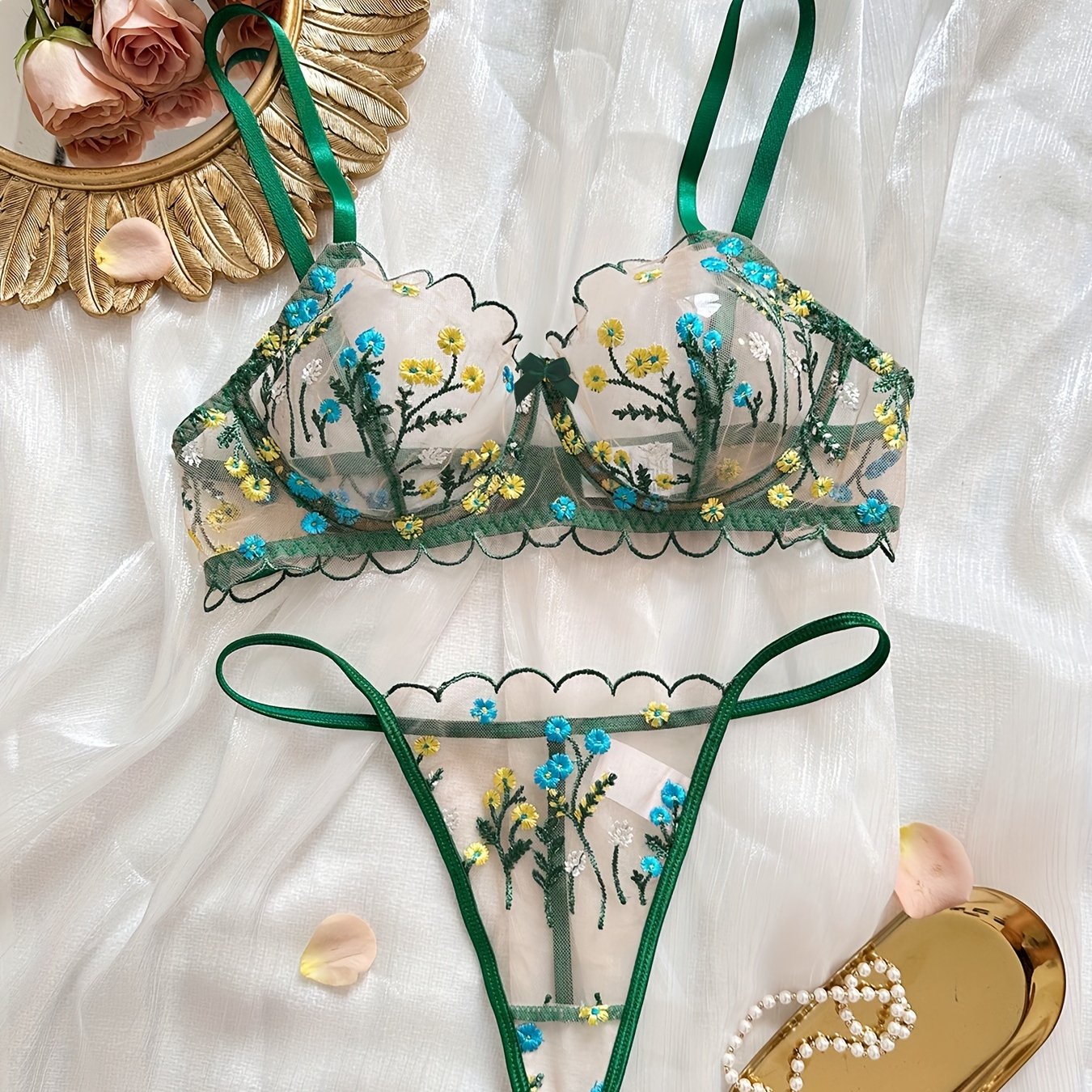 Bordyali ichki kiyim juftligi