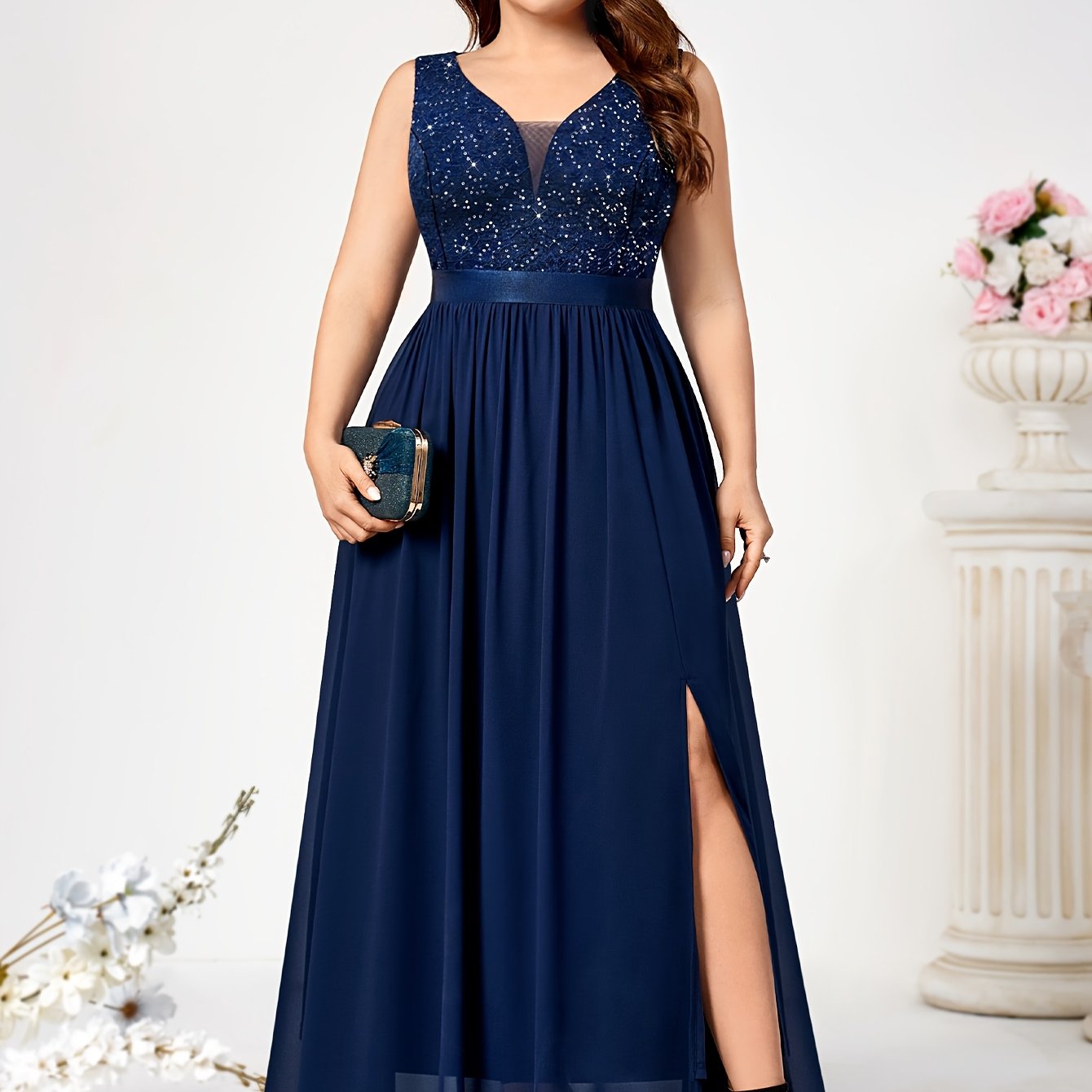 Women's Lace Tulle V-Neck Gown Sleeveless Floor-Length Formal Dress