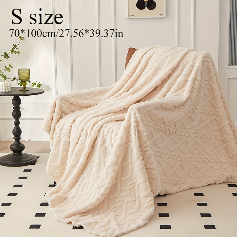 Coral Fleece Blanket with Diamond Pattern Ultra-Soft Warm Lightweight Polyester for Bed Sofa Travel