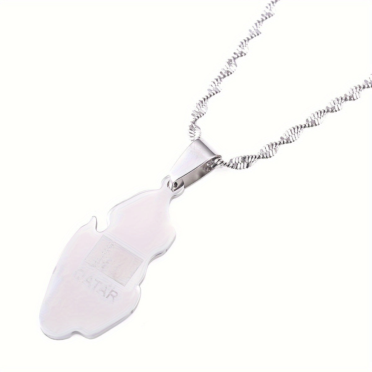 Ushbu zanglamas po'latdan yasalgan Qatar pendant marjon oddiy qabil uslubida bo'lib, kundalik va bayram kiyimlari uchun mukammaldir. U barcha fasllarga mos keladi va mozaika dizayniga ega emas.